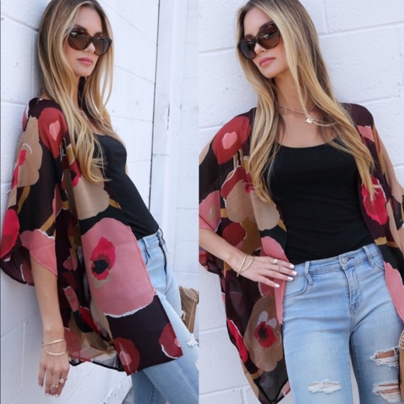 Gorgeous Floral Print Kimono - Picture 2 of 4